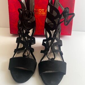 Carlos Santana Black  Strappy Wedge sandals